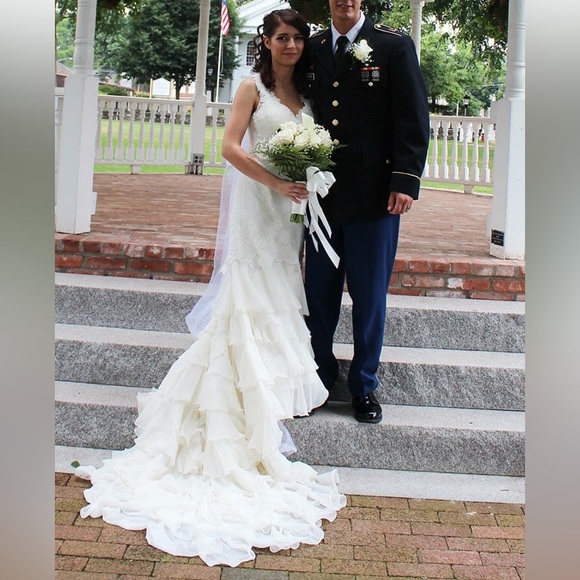 Custom made Elegant White Wedding Dress with Velcro train for easy detachment - Picture 2 of 10